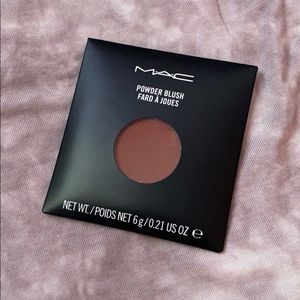 MAC blush in shade “Raizin”